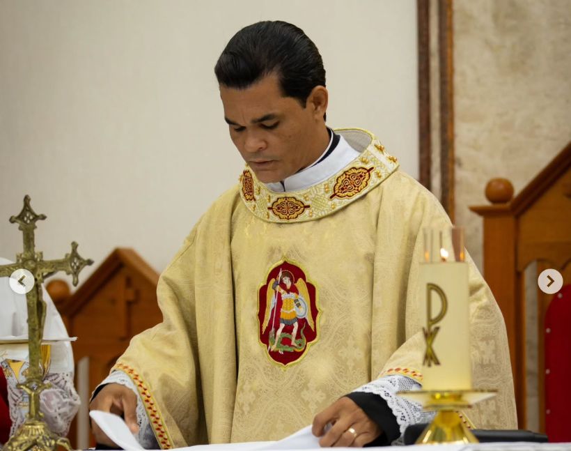 ANÚNCIO REPENTINO DE TRANSFERÊNCIA DO PADRE DIMAS PEGA COMUNIDADE DE SURPRESA E MOBILIZA FIÉIS EM MOMENTOS DE GRATIDÃO E EMOÇÃO.